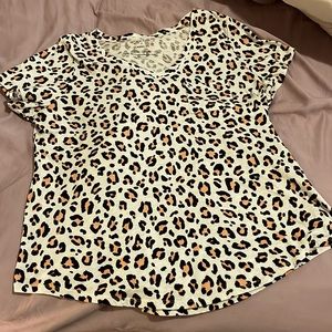 Torrid Sz 2 Classic Fit Tee